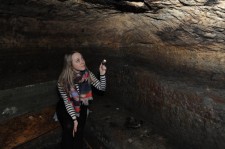 Anh: Phát hiện hang động 200 tuổi dưới hầm một nhà trọ